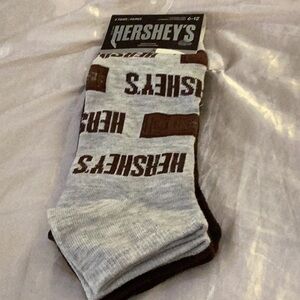 NWT Fun Hershey Socks 2 Pairs Size 6—12
Brand New With Tags Perfect Gift